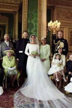 免费在线观看《从戴安娜到梅根：王室婚礼的秘密》